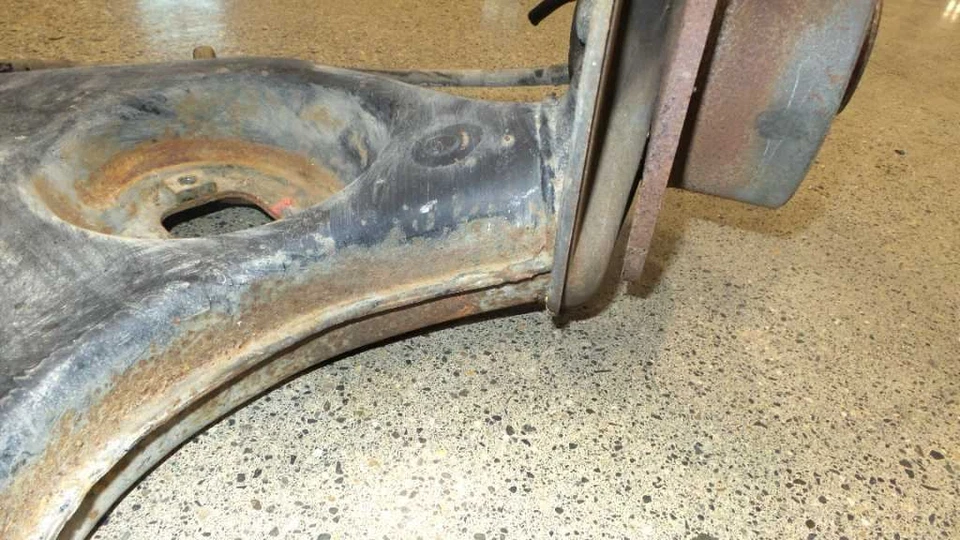 72-80 Mercedes Benz R107 450SL 450SLC Driver Side LH REAR Trailing Arm OEM - Image 3 of 4