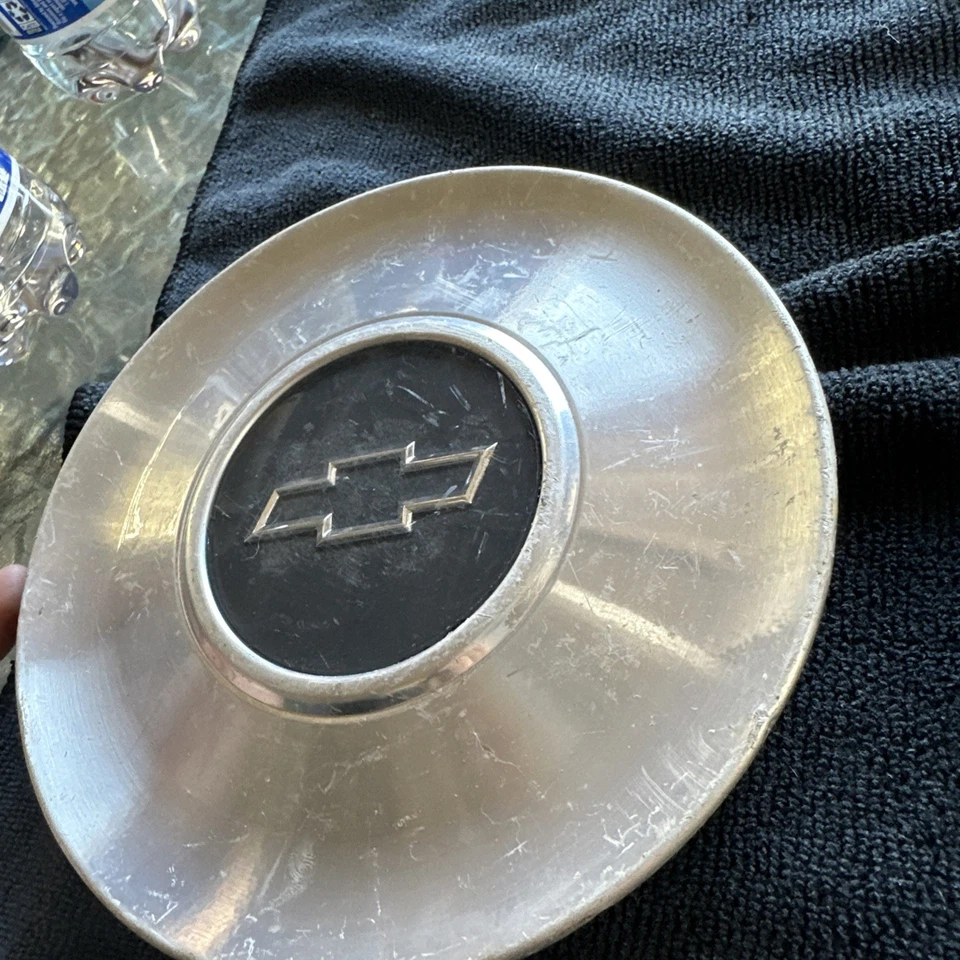 Tapa central de rueda Chevy Impala Monte Carlo 2000-2002 OEM 9592876 Foto 3 de 4