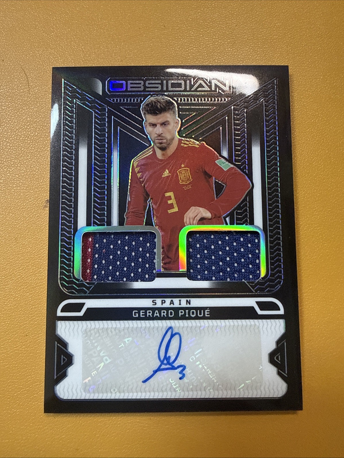 Gerard Pique 2022-23 Panini Obsidian Soccer Dual Match-Worn Patch Auto /33