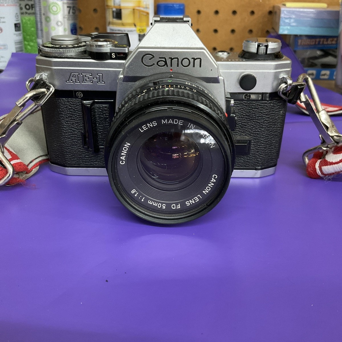 フィルムカメラ Canon AE-1 SLR FD 50mm f1.8 Canon AE-1 SLR 35mm Film Camera w/ Canon Lens FD 50mm F1.8! From