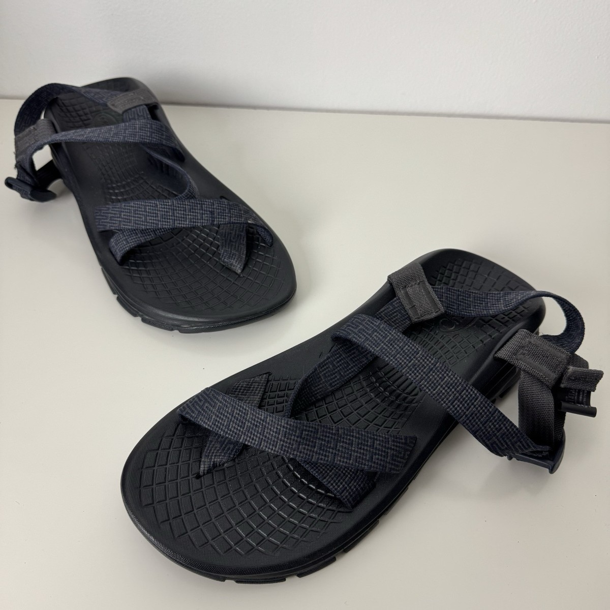 Chaco Black  Strappy Sandals men’s 9 (b182) Amazon.com | Chaco Men main image 2