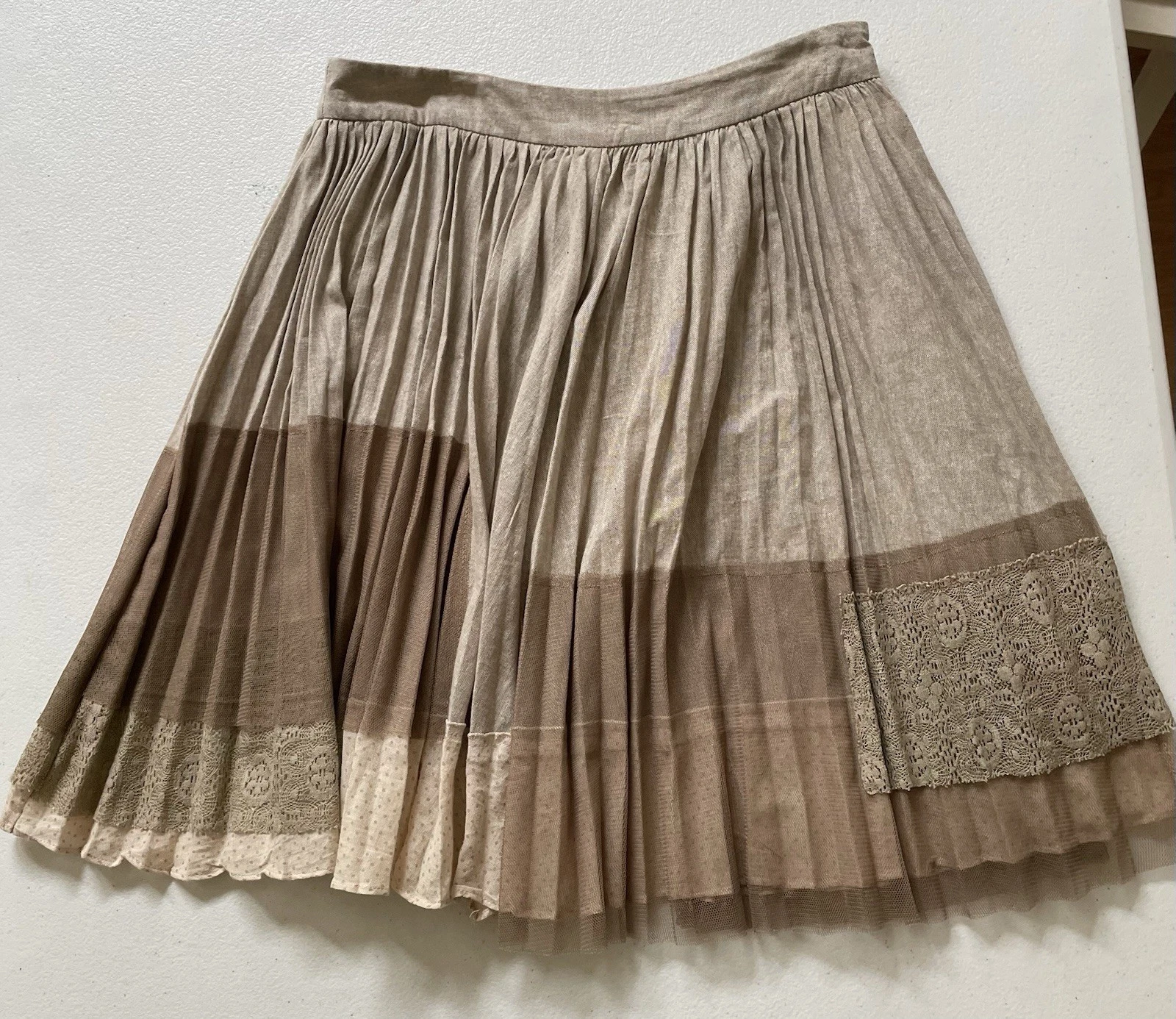 RYU Artsy Patchwork Skirt Sz Small Pleated Mini Beige Tan Neutral
Opens in a new window or tab