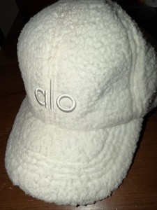 正規品　alo ノータブルビーニー　アイボリー Alo Winter Hat | eBay