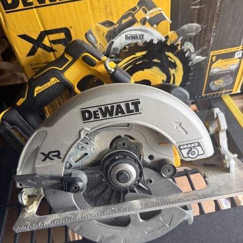 DEWALT DCS590 XR 20-volt Max Brushless Cordless Circular Saw FOR PARTS REPAIR