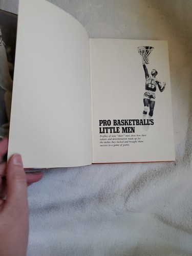 Pro Basketball's Little Men by Ray Hill (HC, 1974) Nate Archibald VG - Picture 3 of 17