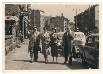 18/445 AK FOTO STADT ORT UNBEKANNT BÄCKEREI KURT KUCHER OLDTIMER AUTO PKW MODE