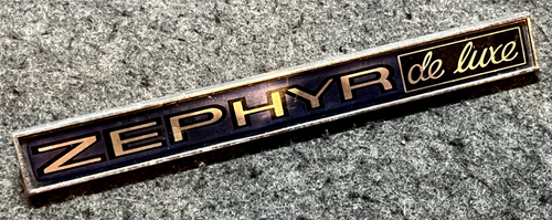 VINTAGE FORD ZEPHYR DE LUXE AUTO ABZEICHEN GUTER GEBRAUCHTER ZUSTAND FÜR DAS ALTER