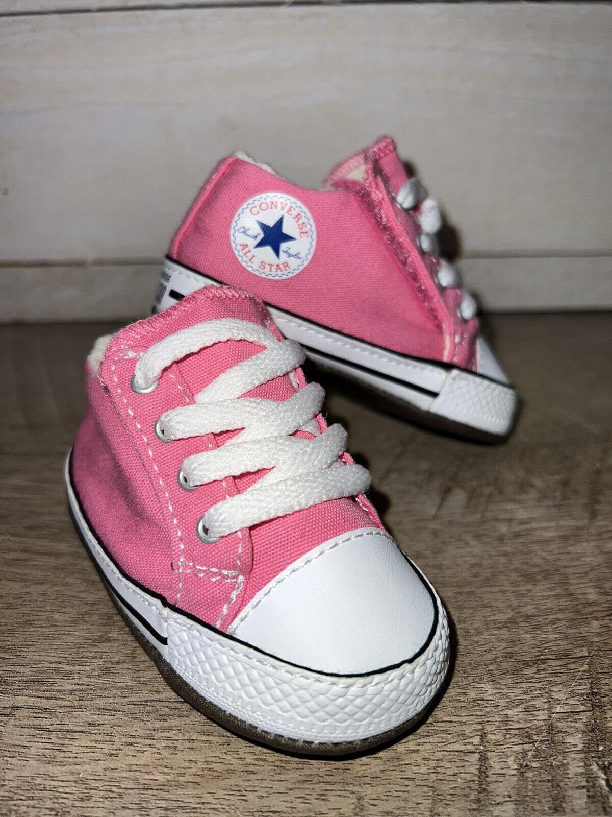 Isaac eksil Atlantic Converse Allstar Chuck Taylor Baby Crib Shoes Size 1 Pink &amp; White Infant  Girl | eBay