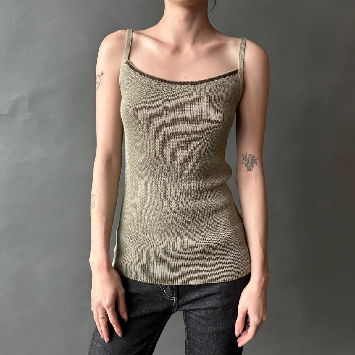 新品同様 ISSEY MIYAKE me タンクトップ ピンク 日本製 STRETCH PLEATS 3 – isseymiyake.com