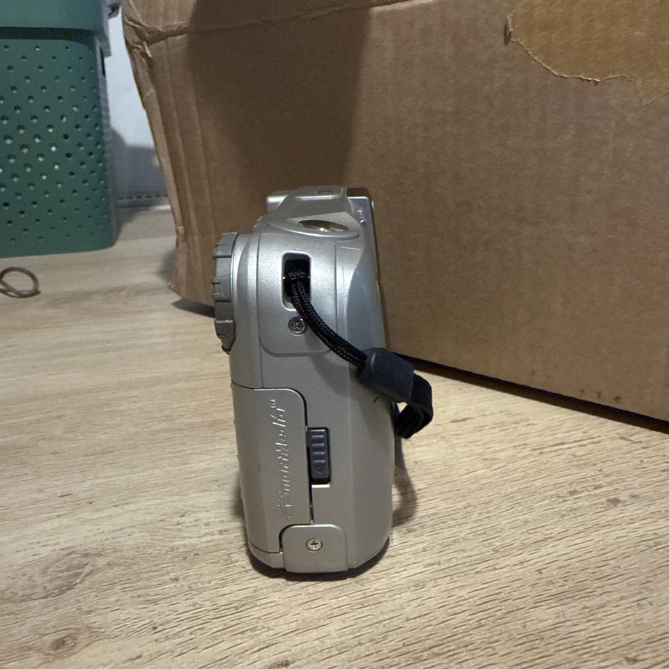 Vintage Fujifilm MX-500 1.5MP Digital Camera Boxed Y2K Retro Digicam - TESTED, photo 4 of 5