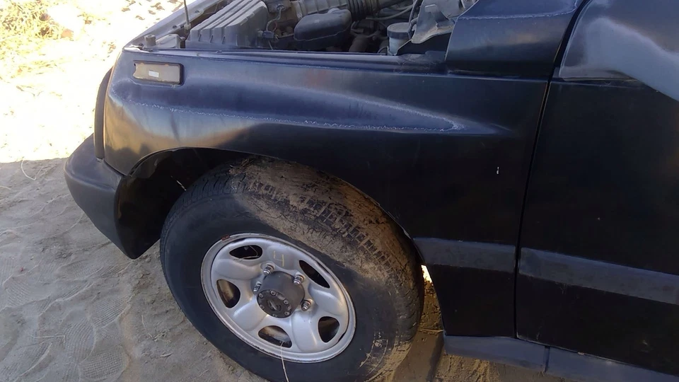 Guardabarros delantero izquierdo Geo Tracker Driver 1989-1998 OEM negro 5880060811 Foto 2 de 4