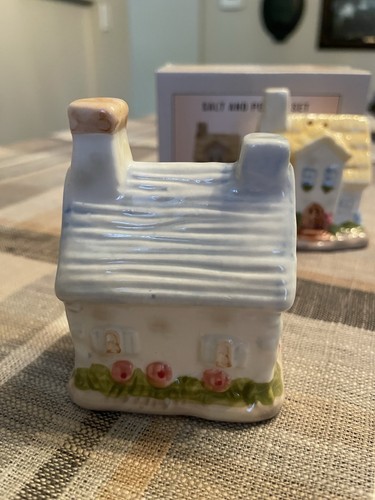 Cracker Barrel Cottage Salt And Pepper Shakers New In Box - Picture 11 of 21