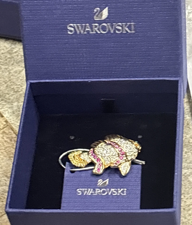 Broche prendedor de pez de cristal magenta firmado Swarovski Swan Foto 4 de 4