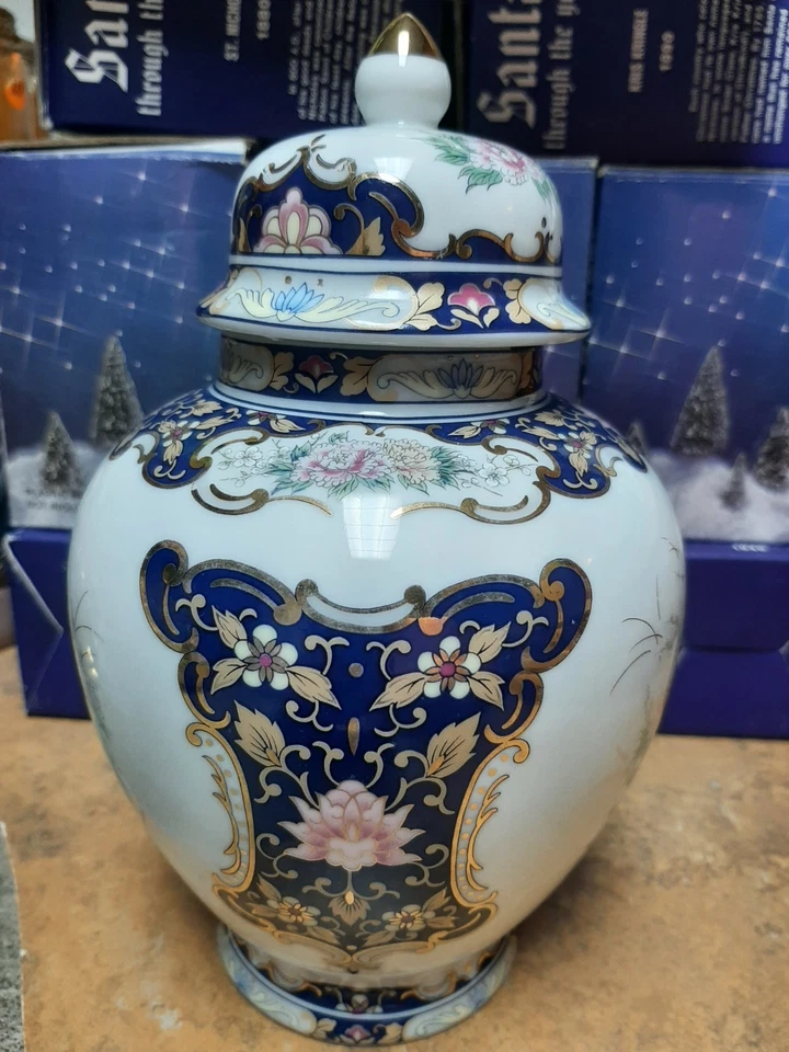 Vintage Toyo Vase Gold Blue Peacock Vase Made in Japan Beautiful Collectible - Image 3 of 4