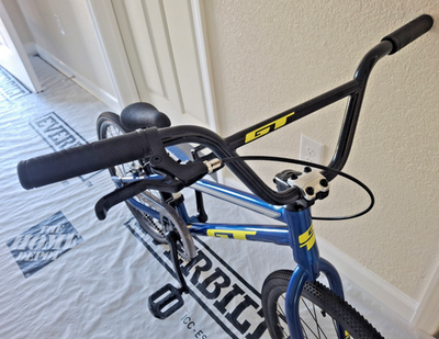 GT Mach one Expert 20 bike, blue and yellow design (mint condition