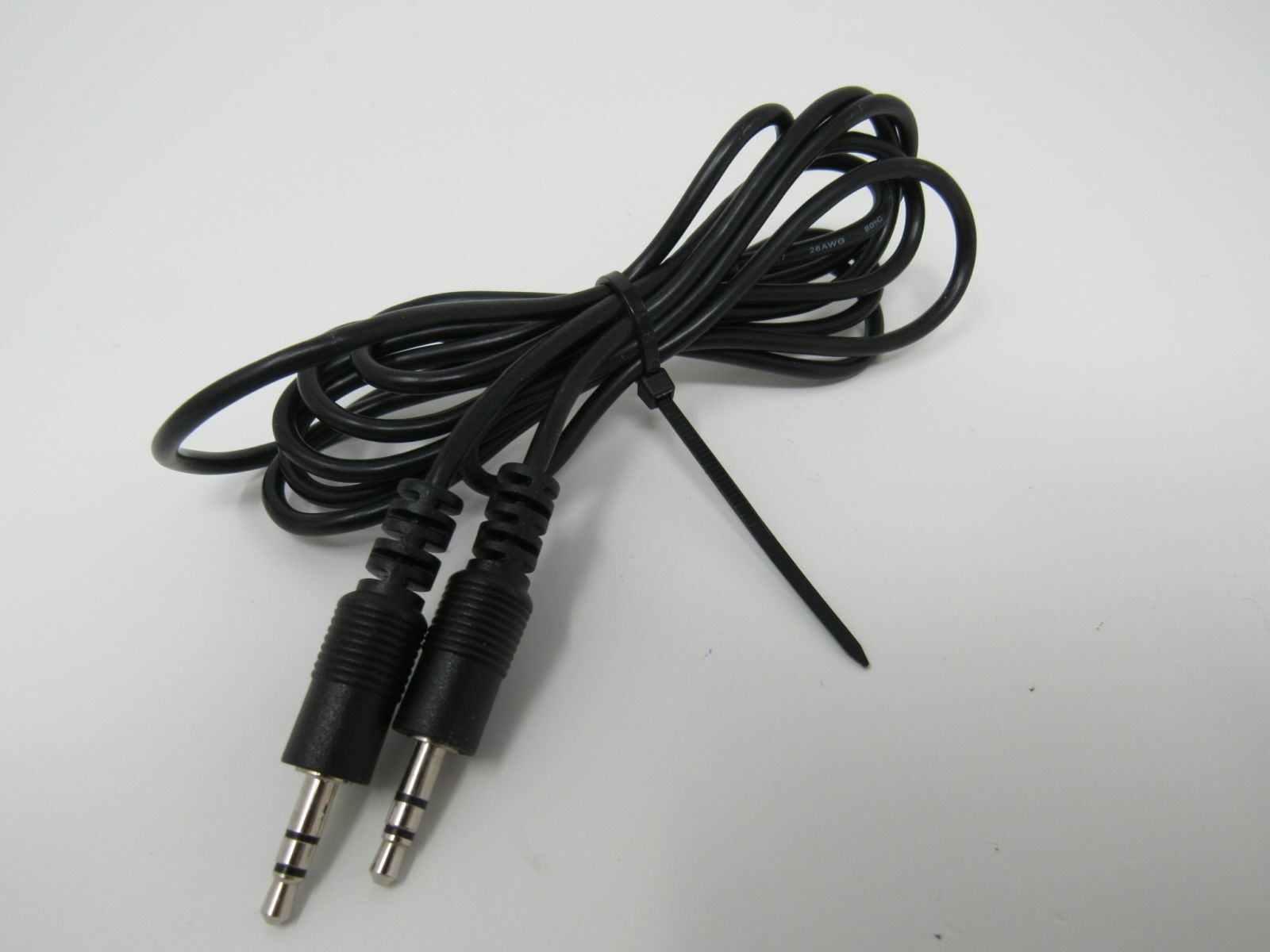 Standard Audio Jack 3.5-mm Connector Cable Length 5.5ft Male
