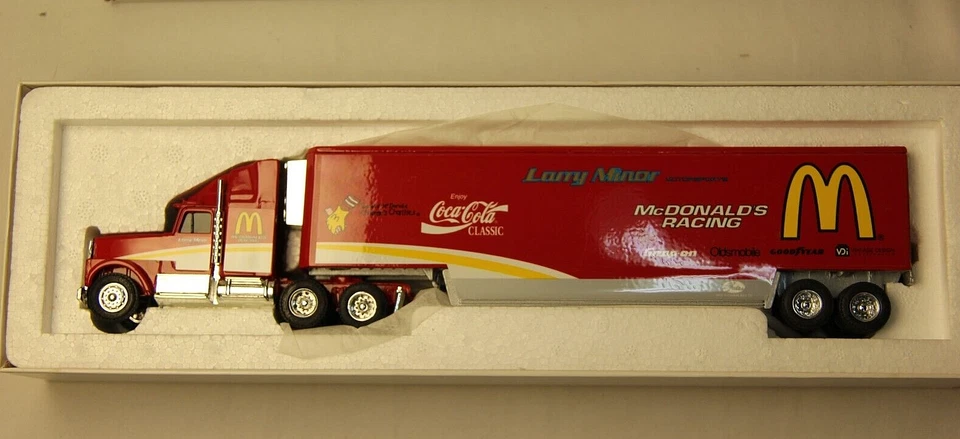 Cruz Pedregon McDonalds Carreras Divertido Coche Transportador Semi Camión II Escala 1/64 Foto 4 de 4