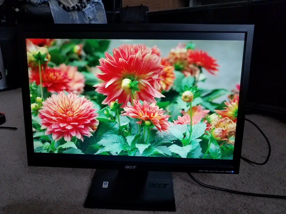 acer V223W 22” LCD Widescreen Monitor Mint Condition USED. - Image 4 of 4