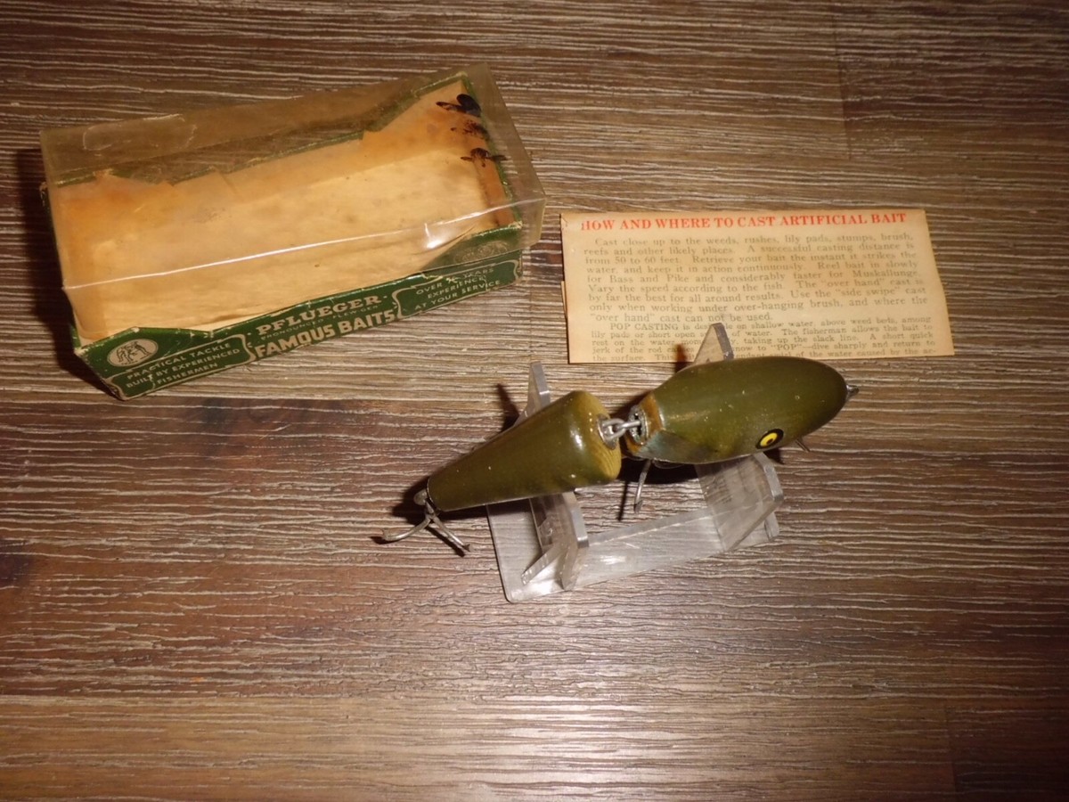 Vintage PFLUEGER Natural Pike 9004 Wooden 3-1/4