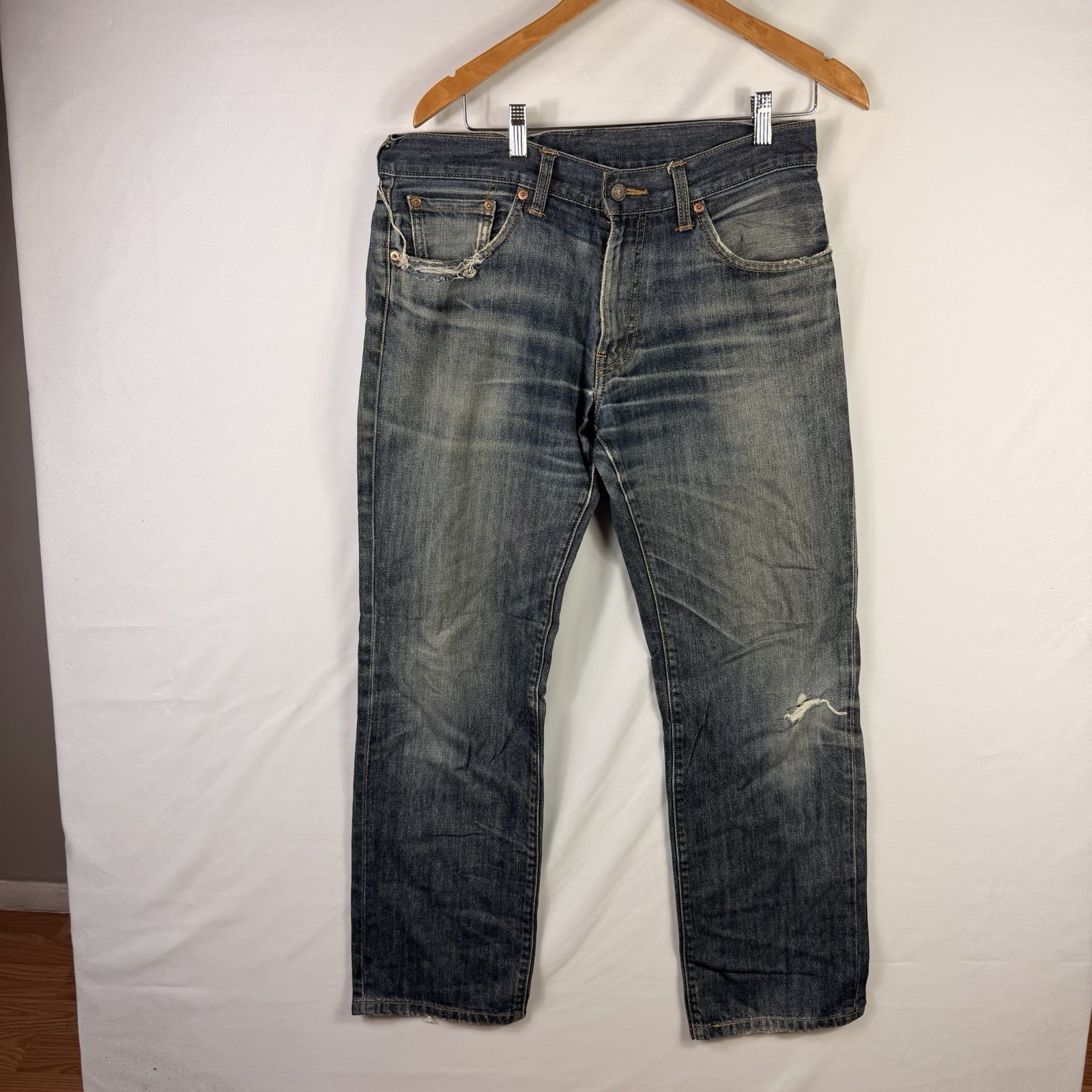 Levi's 504 Jeans Men's 33x32 Regular Fit Straight Leg Blue Medium Wash Denim