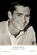 Ak Schauspieler Anthony Perkins in Je länger...