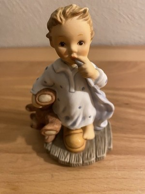 Vtg Berta Hummel Figurine Tuck Me In BH 205 Goebel 2002