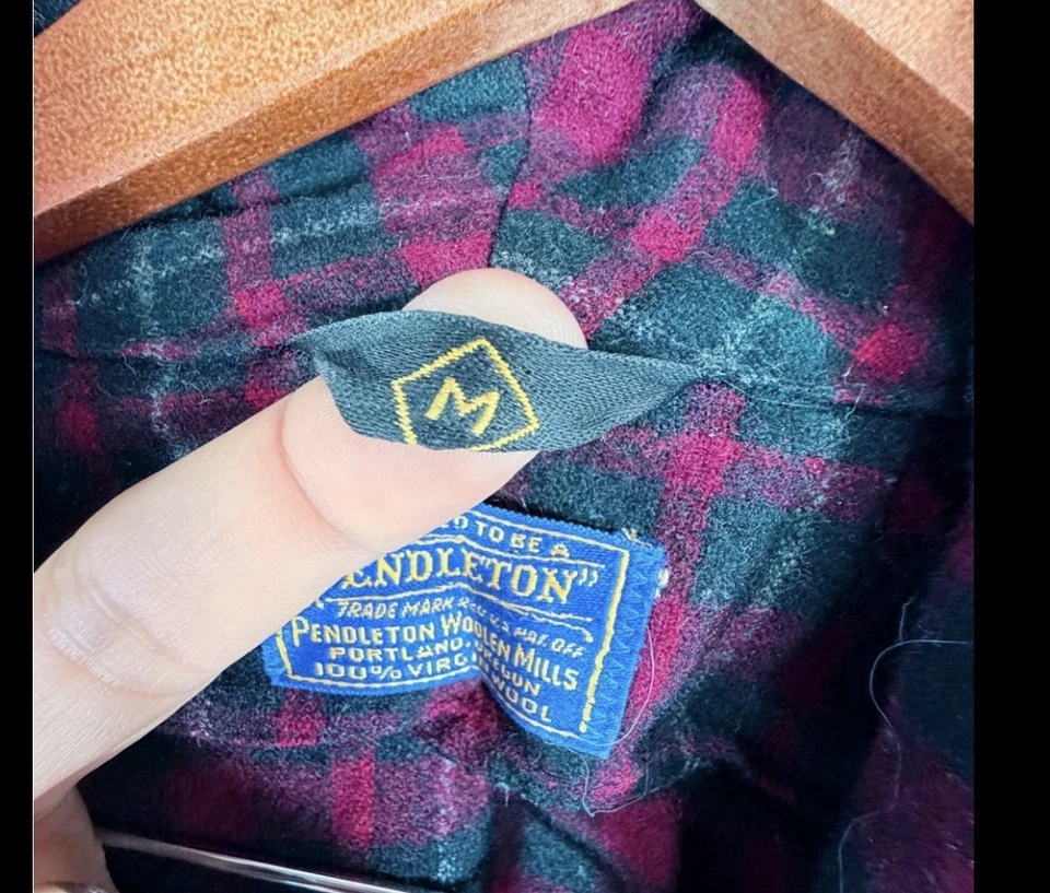 Pendleton 100% Virgin Wool Plaid Robe Burgundy Black Vintage Size M - Image 3 of 4