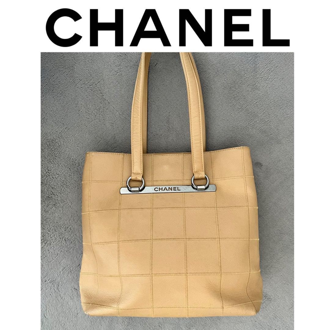 CHANEL black leather tote bag with gold-tone hardware #PGDYIY