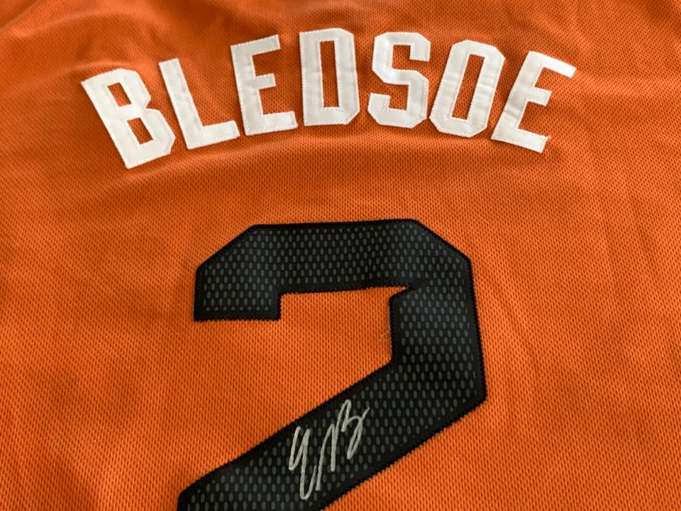 CAMISETA ADIDAS NUEVA AUTOGRAFIADA DE ERIC BLEDSOE PHOENIX SUNS CERTIFICADO DE AUTENTICIDAD JSA  Foto 2 de 4