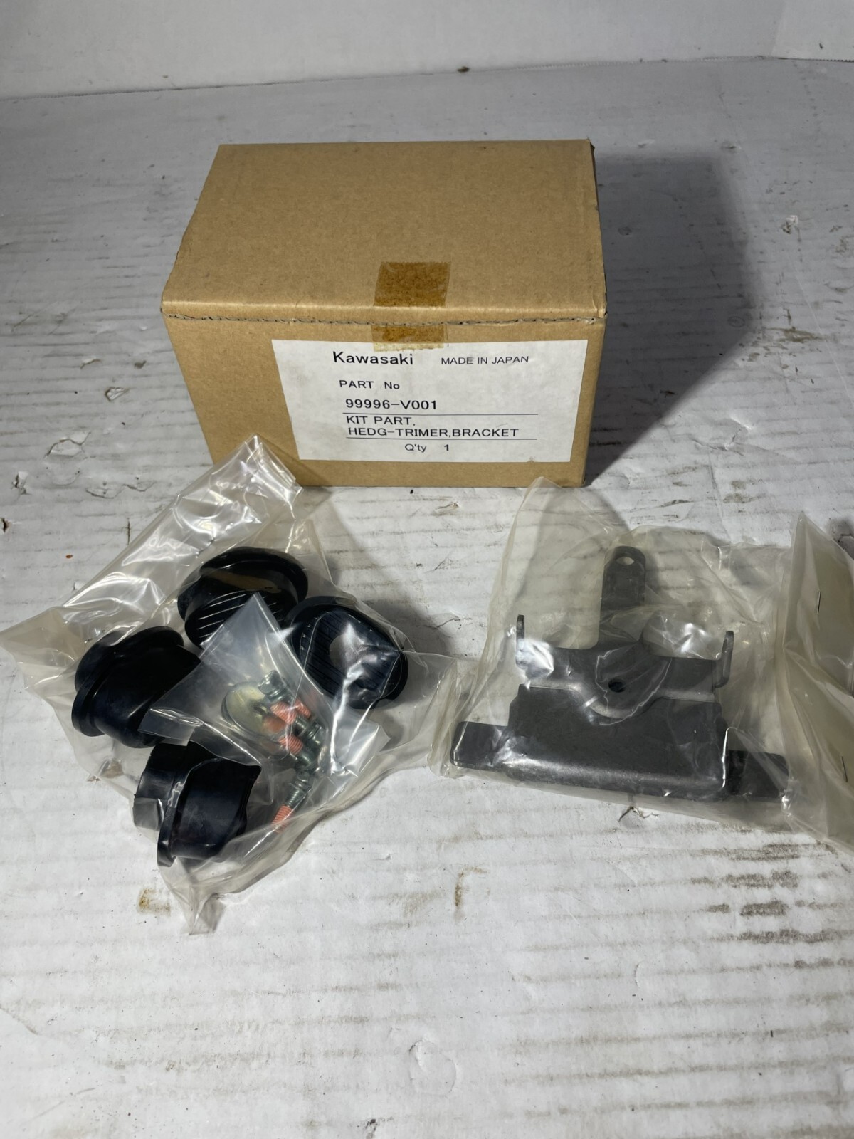 KAWASAKI HEDGE TRIMMER BRACKET 99996-V001
