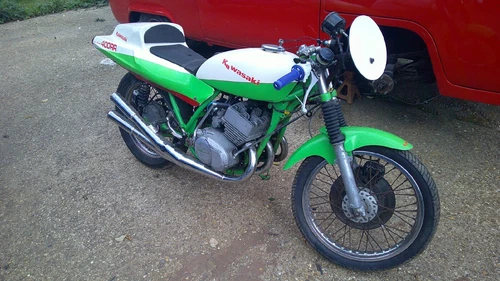 1977 Kawasaki kh400 s3e project runs rides has v5 few upgrades spares or repairs - Picture 1 of 13