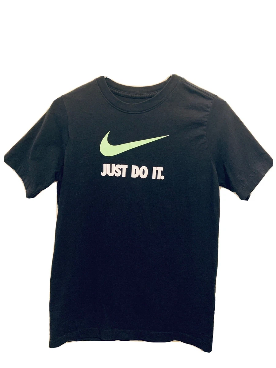 Black nike shirt with green clearance swoosh