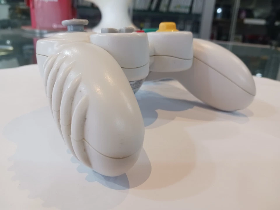 MAD CATZ WIRED CONTROLLER FOR NINTENDO GAMECUBE - Image 3 of 4