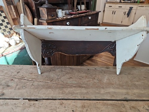 Vintage White Wooden Wall Hanging Shelf 17.75" Worn And Chippy W/"Grandma Rings" - Picture 8 of 15