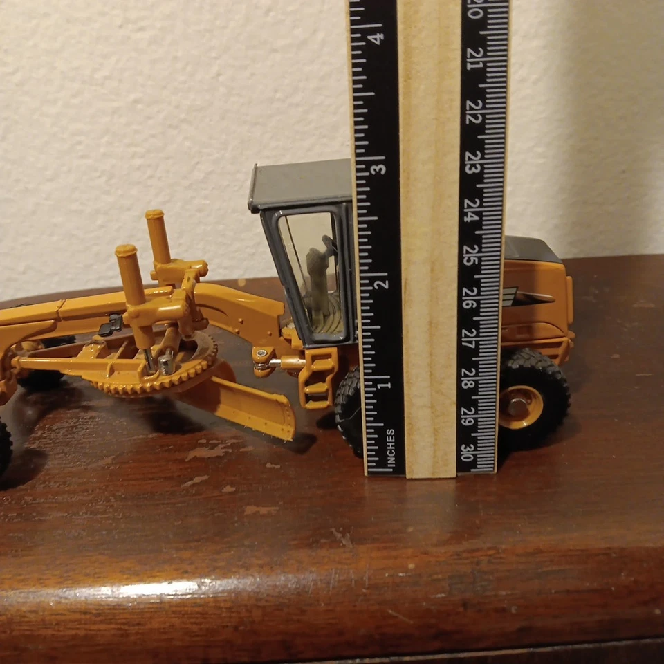 Ertl 1/50 Scale 14409 - Case Construction 885 Grader - Dk. Orange No headlights - Image 4 of 4