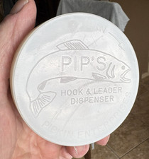 Vintage Original Pipkin Enterprises Pip's Hook and Leader Dispenser