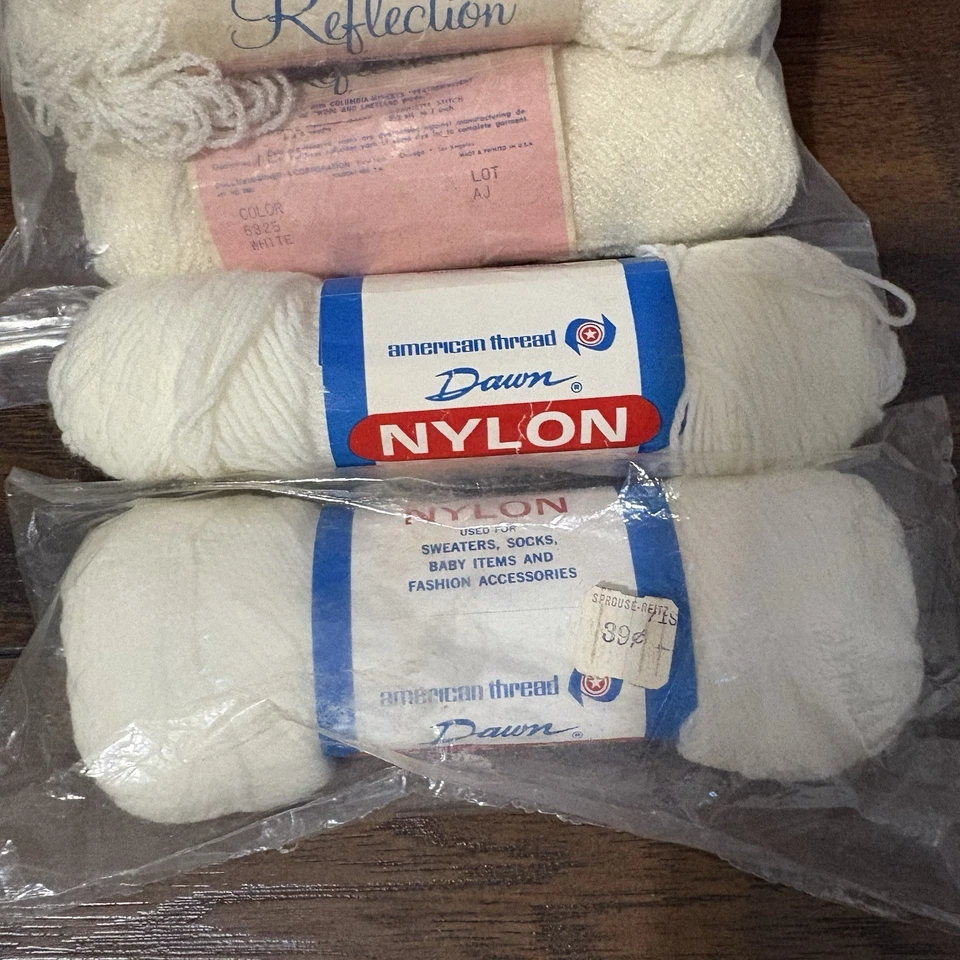 Lote de hilos vintage Estate Columbia Minerva 68% nylon 32% acrílico 10 madejas WHT + 2 Foto 4 de 4