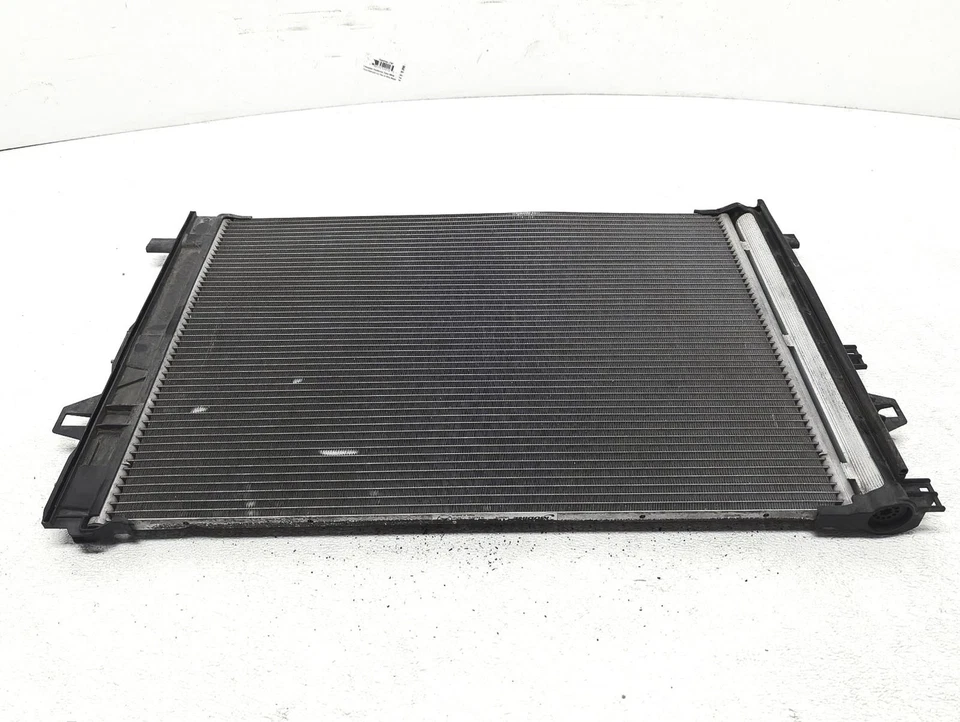 Mercedes-Benz Gla250 2015-2020 aire acondicionado aire acondicionado condensador pequeña área doblada Foto 2 de 4