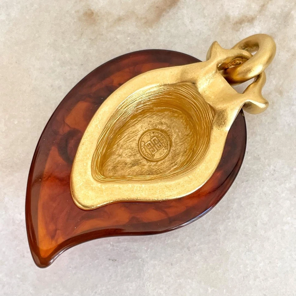 Colgante Givenchy Caparazón de Tortuga Lágrima Oro Dije Raro De Colección USADO Foto 4 de 4