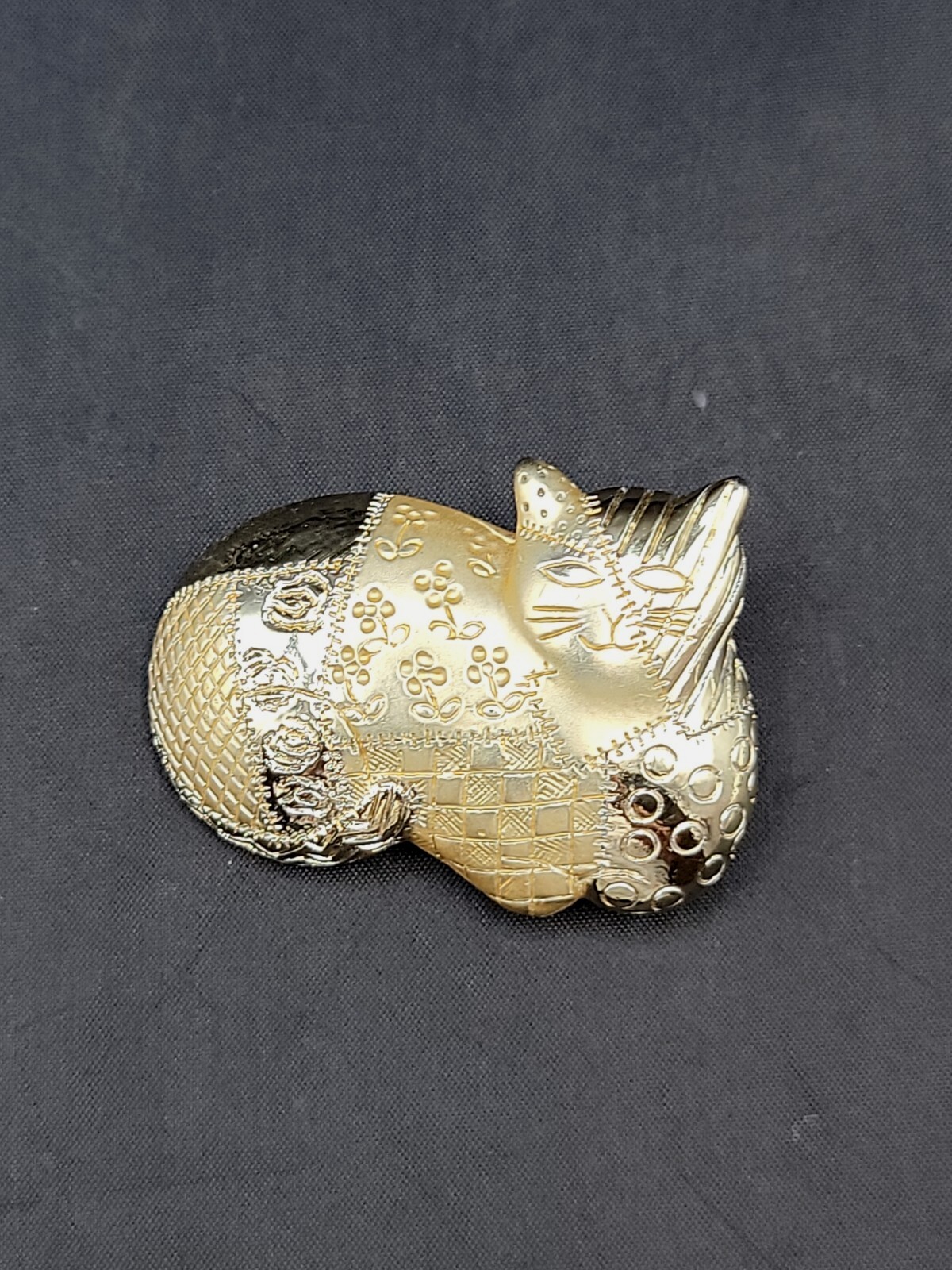 Cat Brooch Floral Patchwork Pattern Gold Tone Fas… - image 1