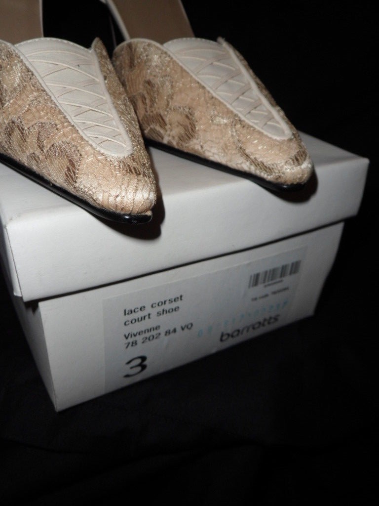 Escarpins Barratts 'Vivenne' - Cuir Crème Et Dentelle Beige, Taille UK 3, Neufs En Boîte