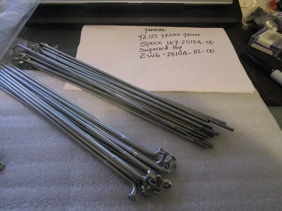 Radios delanteros OEM Yamaha YZ125 YZ250 YZ465 IT400 cantidad 36 JAPÓN PN:1K7-25104-00 NUEVO DE STOCK Foto 3 de 4