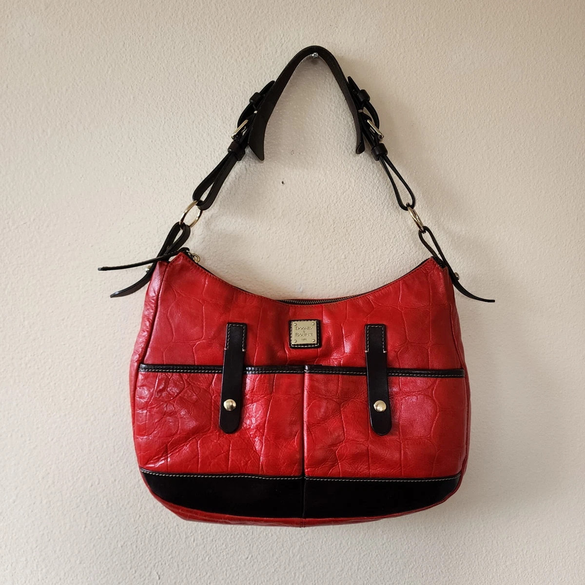 Lucy medium outlet logo shoulder bag