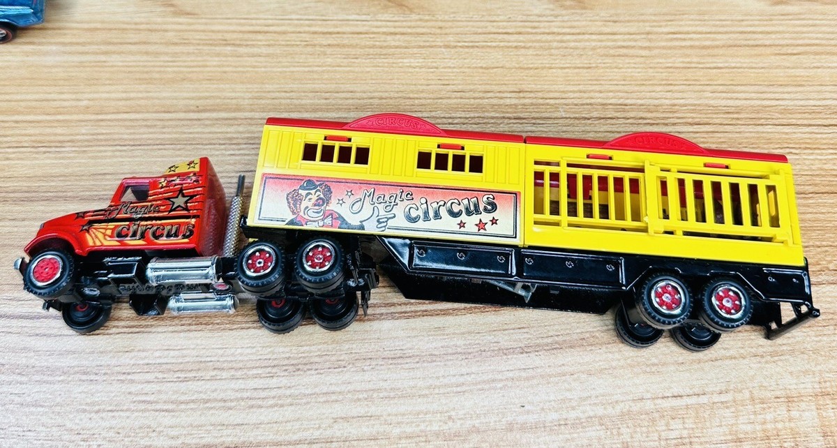 MAJORETTE 1980 : Camion Kenworth Transport Magic Circus EUR 32,49
