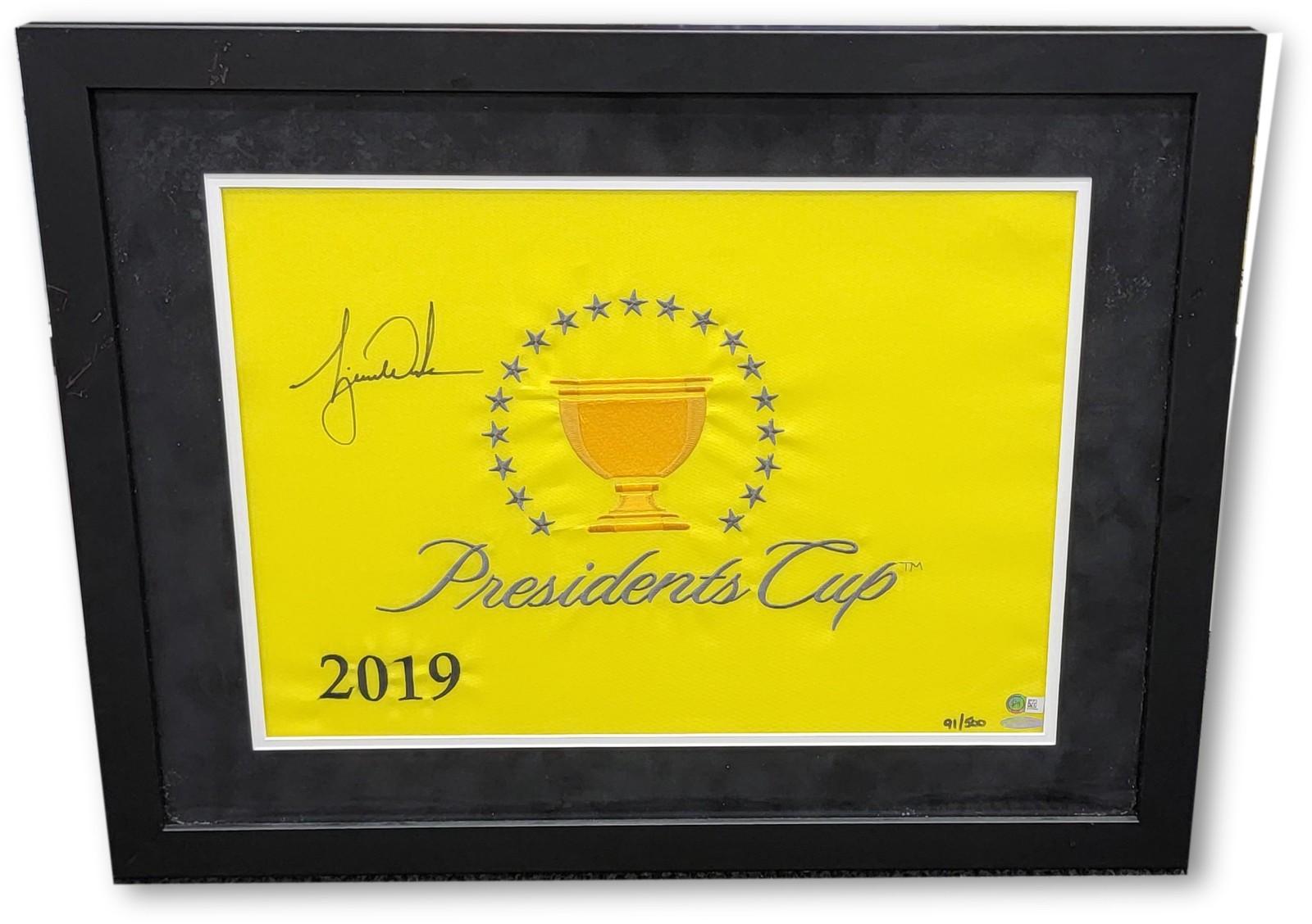 Tiger Woods Autographed Signed 2019 Presidents Cup Pin Flag Framed UDA BAM161012 