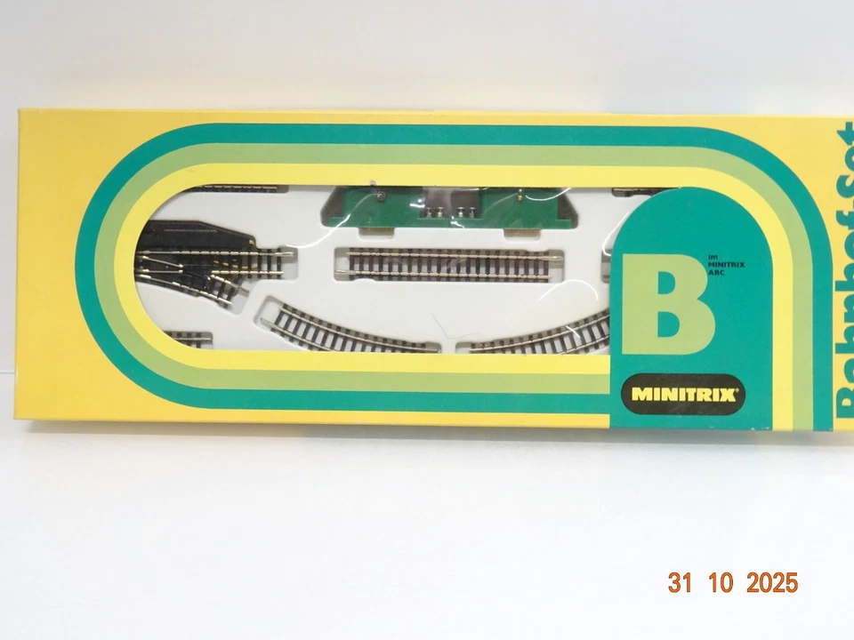Minitrix N 14994 Bahnhof-Set mit Elektro-Weichen in OVP JL4010