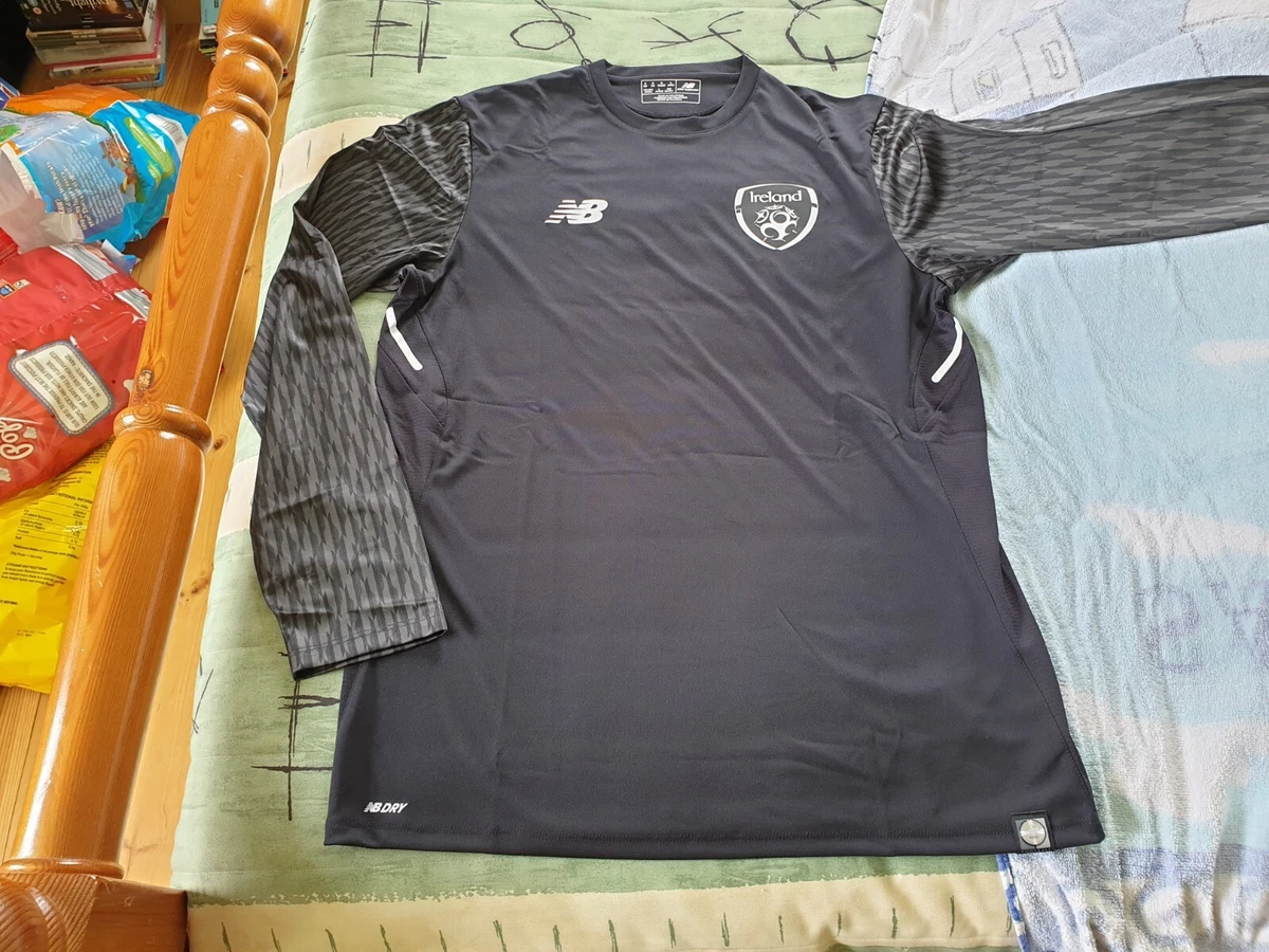 Ireland Football Goalkeeper Jersey 2017 to 2018 New Balance Medium