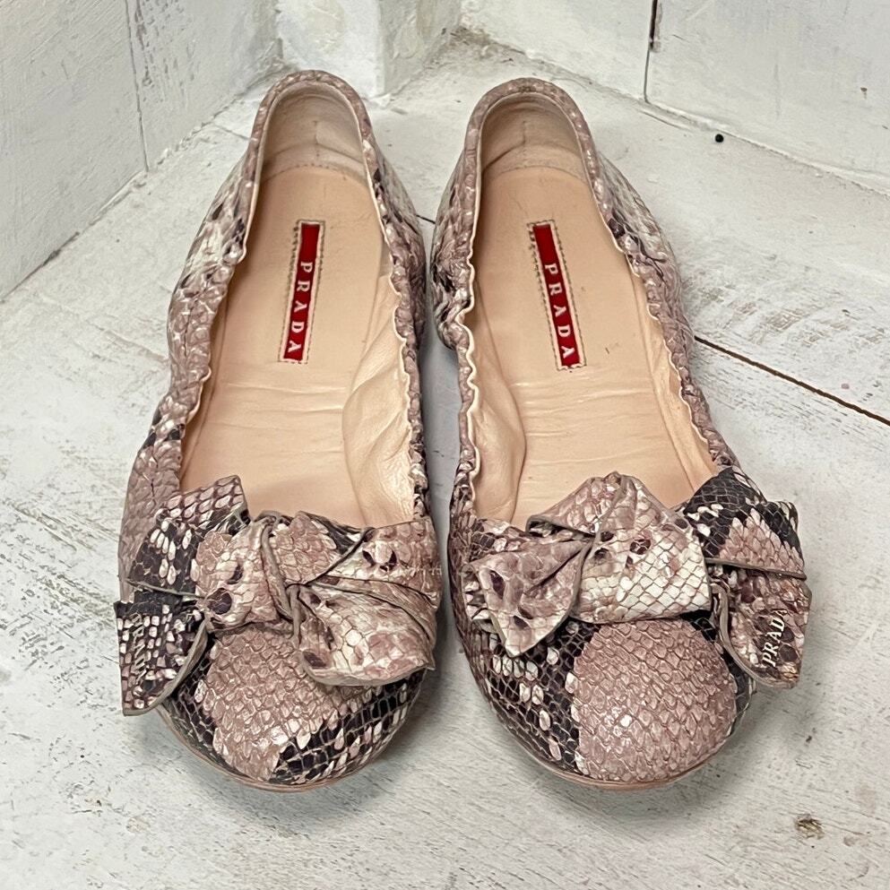 Prada パイソン ballerina flat shoes Prada Embossed Snakeskin Leather Slip On Bow Ballet Flat Tan