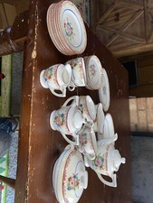 Small Vintage 28 Piece Tea Set
