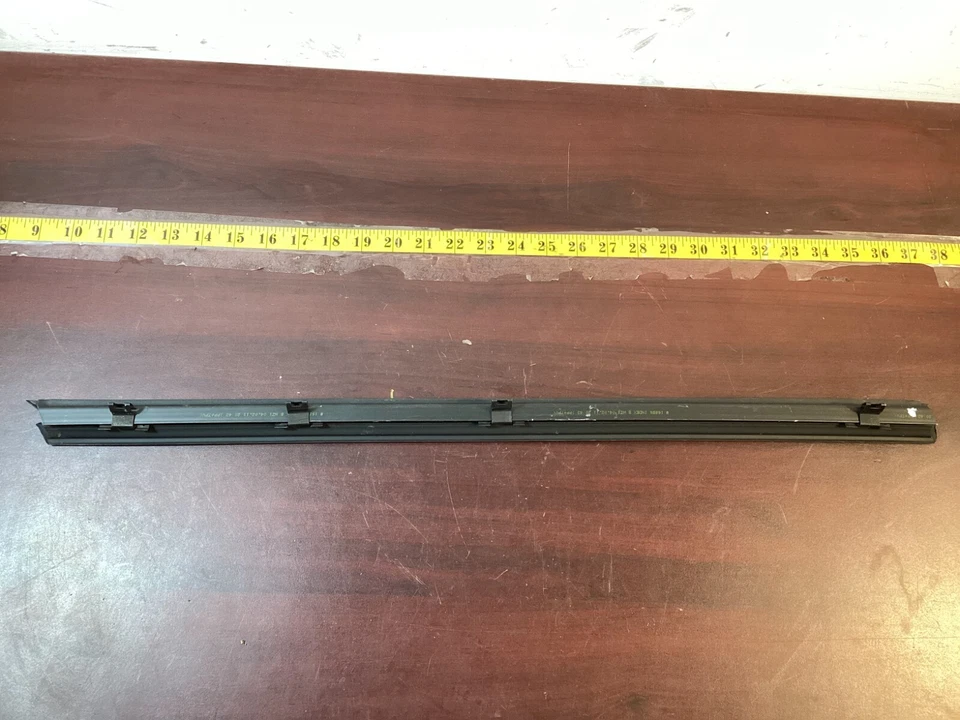 2009-2016 BMW 335i FRONT LEFT DRIVER SIDE DOOR TRIM CHANNEL SEAL OEM . - Image 3 of 4